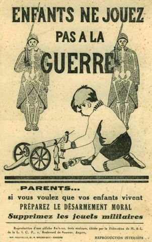 Kinder spielt keine Kriegsspiele (historische Postkarte)